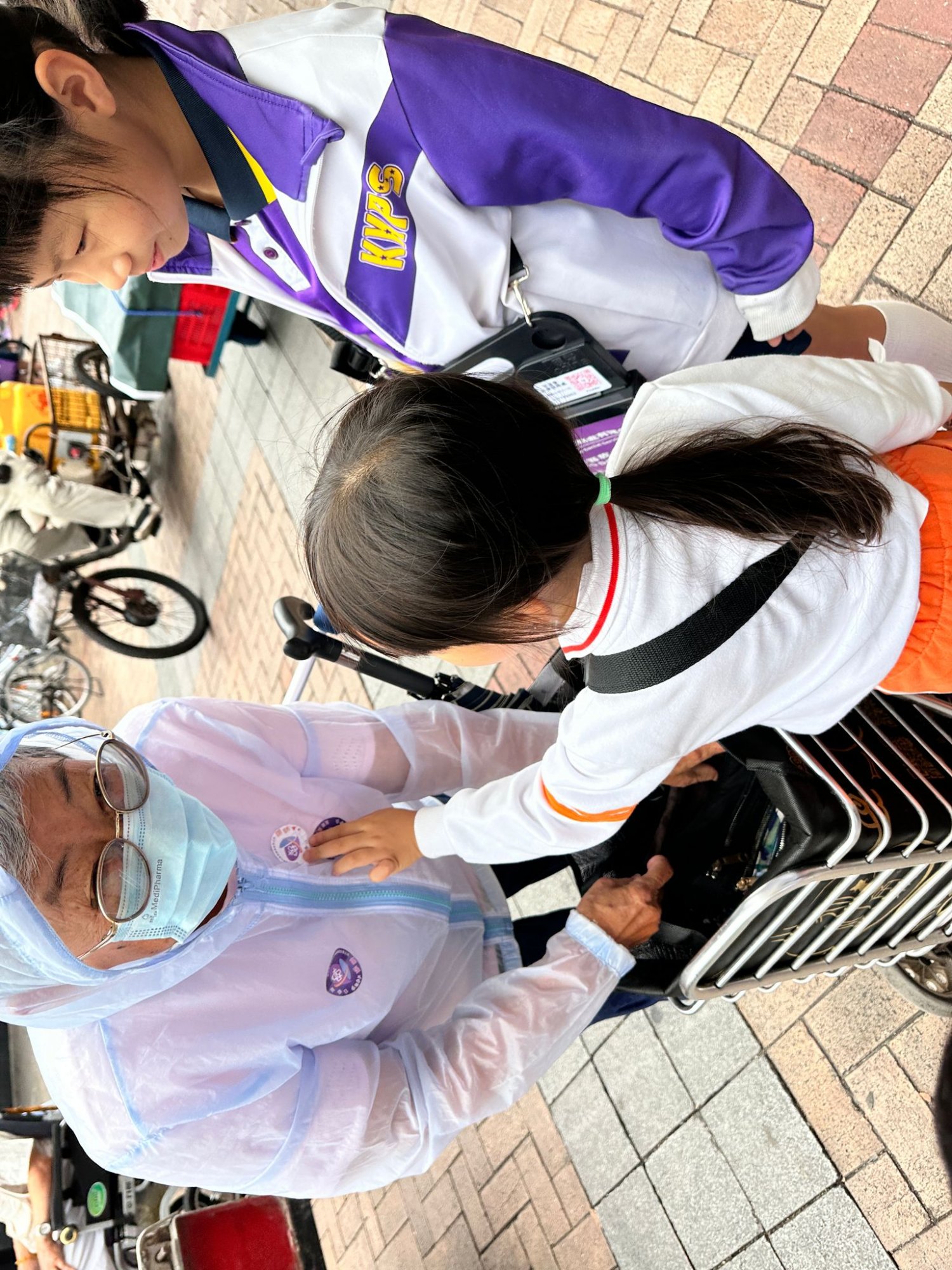 宣道會社會服務處全港賣旗日