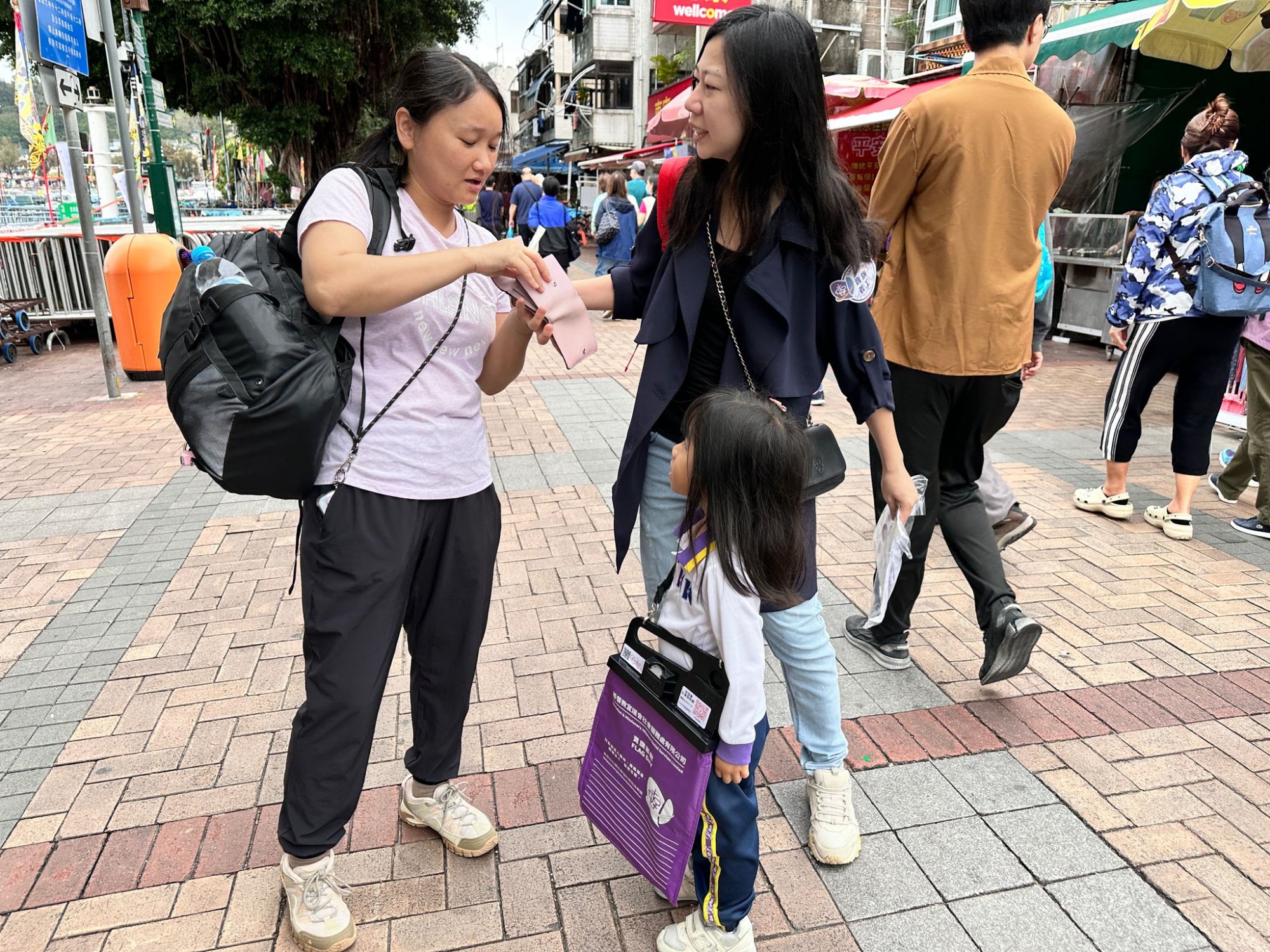 宣道會社會服務處全港賣旗日