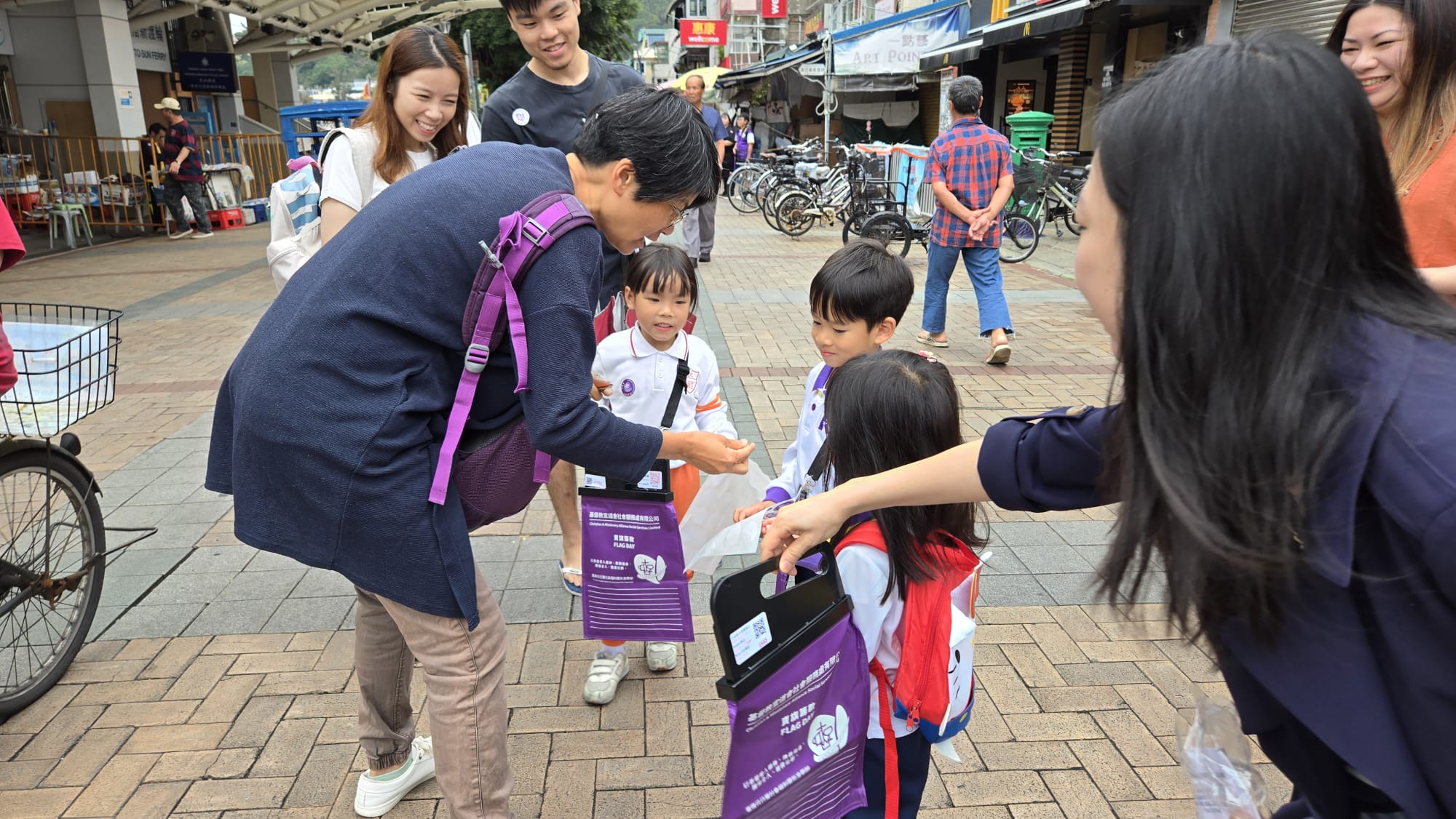 宣道會社會服務處全港賣旗日