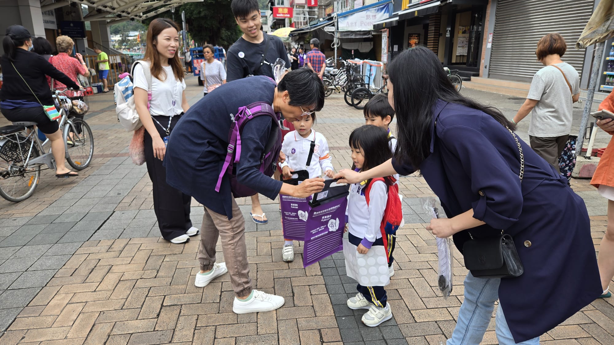 宣道會社會服務處全港賣旗日